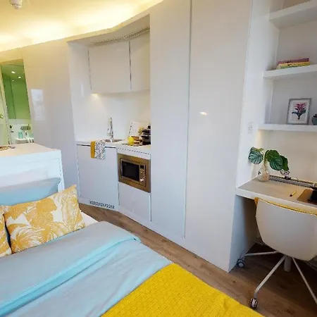 For Students Only East Court In London Apartment